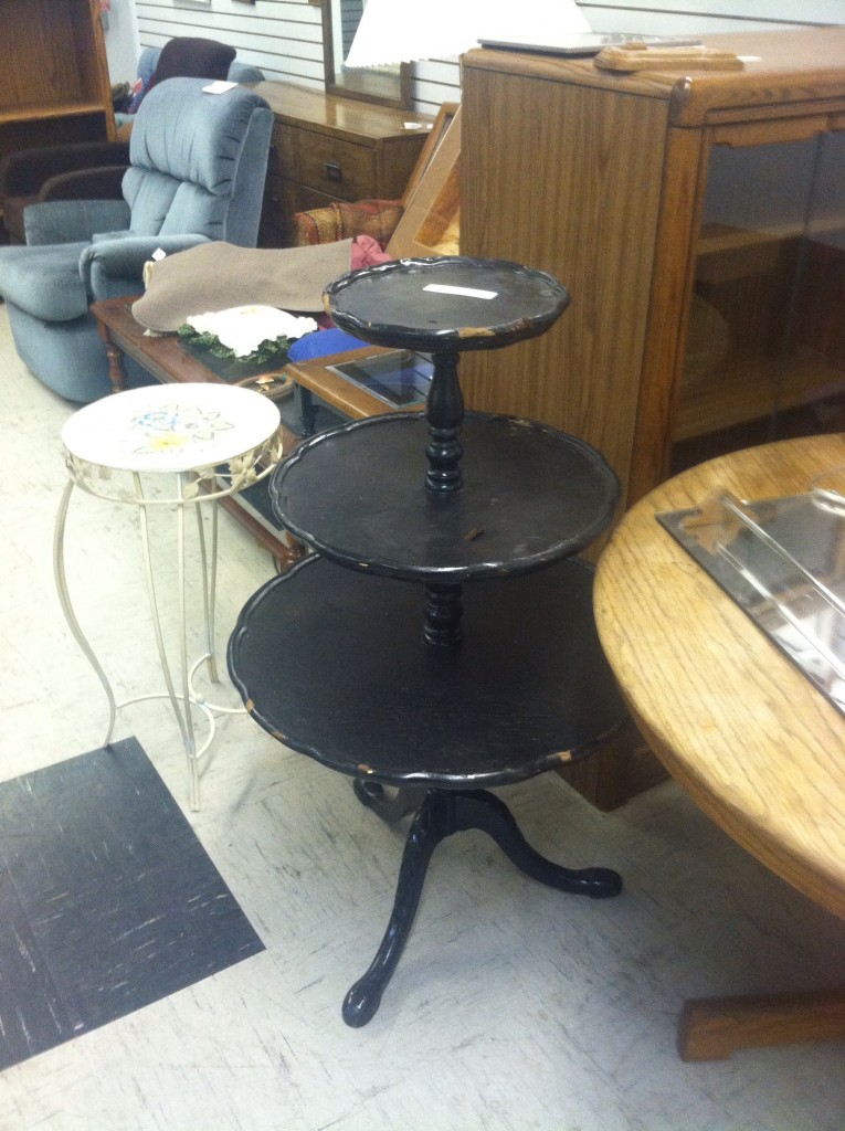 Piecrust table